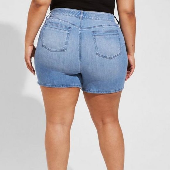 ❤️NWT VINTAGE TORRID SHORTS BOMBSHELL PREMIUM STRETCH DENIM HIGH RISE - SIZE 22 - Picture 2 of 10